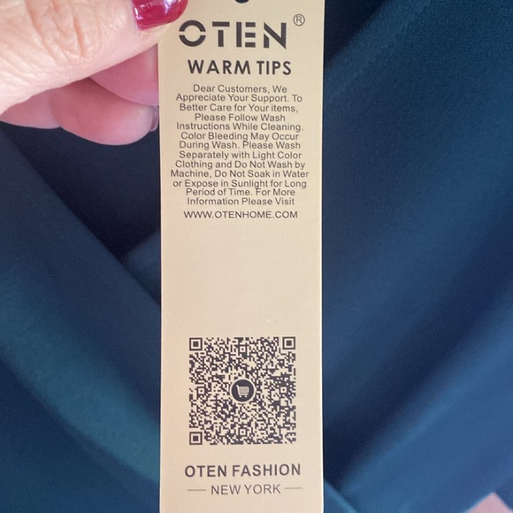 Hunter green wrap dress, body con with flutter sleeves. - Picture 5 of 6